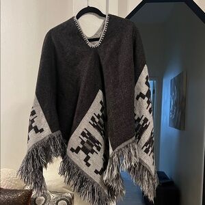 Poncho: Two-tone Gray Southwest Patterned Poncho with Fringe